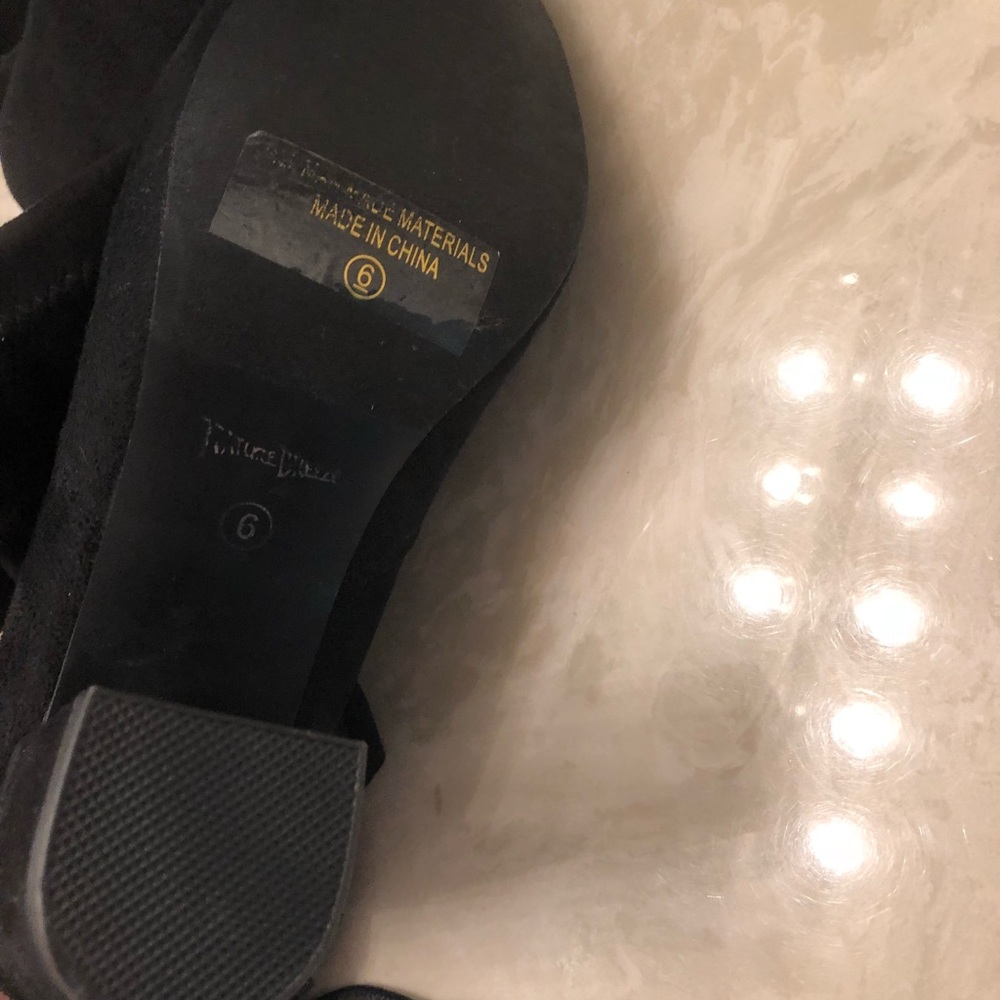 Thigh high shoes black size 6